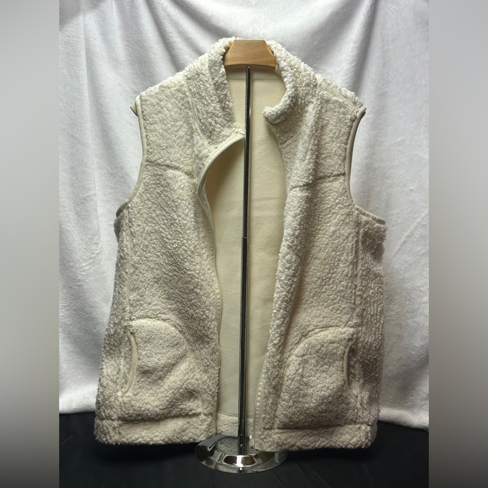 #1257 Reversible Sherpa & Fleece Vest Size Large
